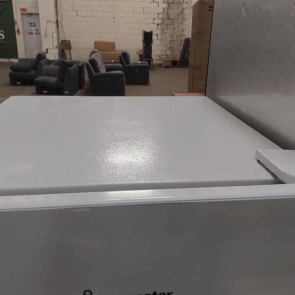 FRIDGEMASTER 50CM FREESTANDING 60/40 FRIDGE FREEZER IN WHITE MC50175A - UNPROCESSED RAW RETURN