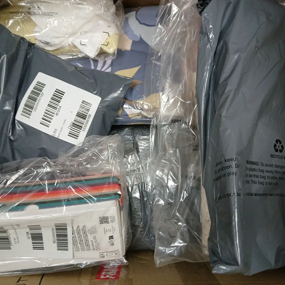 BOX OF APPROXIMATELY 10 ASSORTED HOUSEHOLD ITEMS TO INCLUDE HOLIDAY GIFTSET, WAISTCOAT TOP, ETC - COLLECTION ONLY