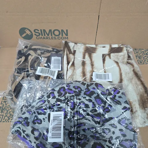 APPROXIMATELY 25 ASSORTED WOMENS CLOTHING PRODUCTS IN VARIOUS STYLES & SIZES 