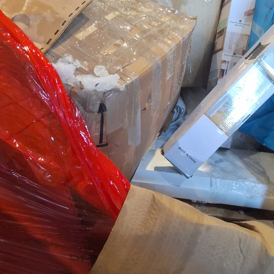 PALLET OF ASSORTED HOUSEHOLD ITEMS TO INCLUDE MOSQUITO NET, SAFETY GATE, SHELVES, ETC - COLLECTION ONLY