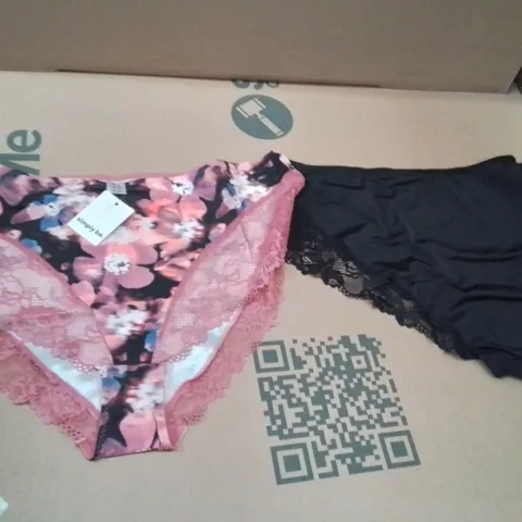 BOXED BRAND NEW APPROXIMATELY 45 SIMPLY BE 2PK ADRIANNA MIDI BRIEFS SIZE 24 FLORAL AND BLACK 