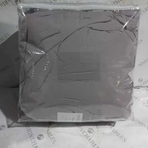 BOXED JM BY JULIEN MACDONALD GLITTER BURST BEDSPREAD AND SHAMS IN GREY 250 X 260cm