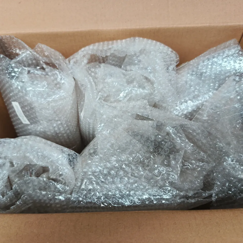 APPROXIMATELY 24 GISELA GRAHAM GLASS CHANDELIER HANGING CHRISTMAS DECORATIONS