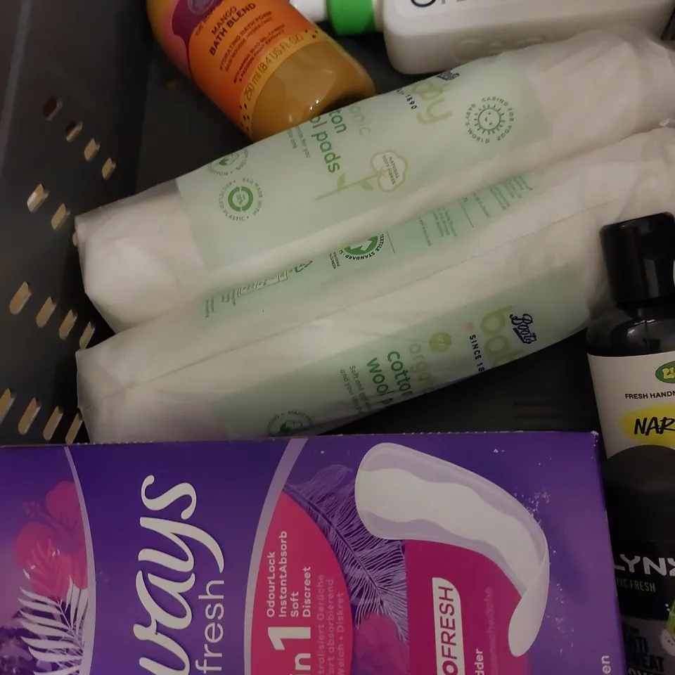 LOT OF APPROX 15 ASSORTED BEAUTY PRODUCTS TO INCLUDE AESOP HAND WASH, HAIRBURST SHAMPOO, ESPA SHOWER GEL, ETC 
