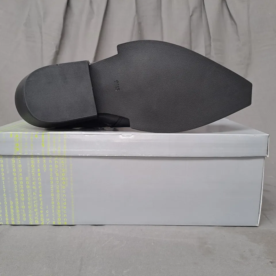 BOXED PAIR OF KOI SOUL RENDER COWBOY BOOTS IN BLACK/SILVER EFFECT UK SIZE 9
