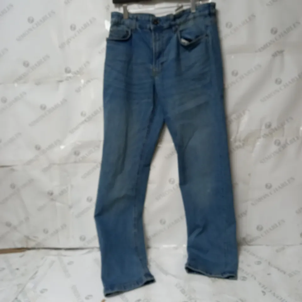 BOX OF APPROXIMATELY 10 PAIRS OF ASSORTED JEANS TO INCLUDE; COLOURS LIKE BLUE, BLACK, DARK BLUE