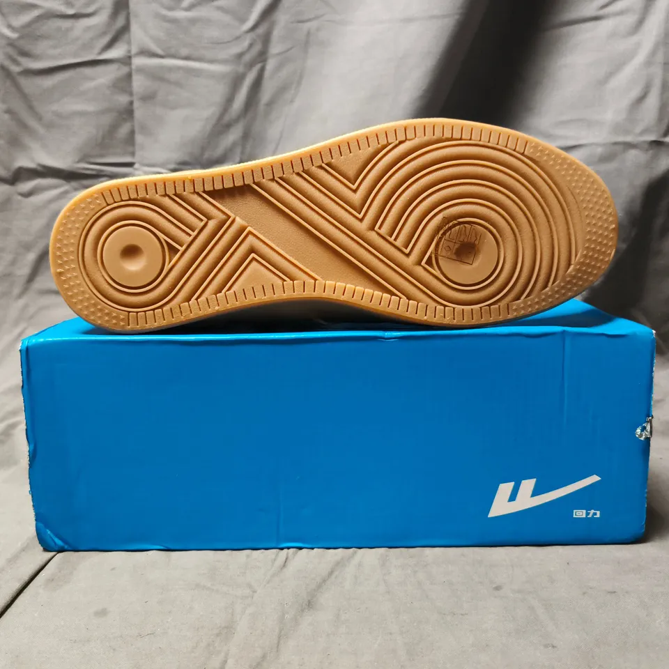 BOXED PAIR OF WARRIOR TRAINERS IN BLUE SIZE EU 41