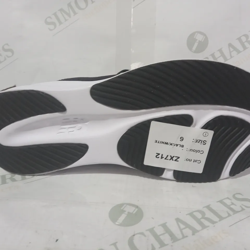 PAIR OF NEW BALANCE TRAINERS IN BLACK/WHITE UK SIZE 6