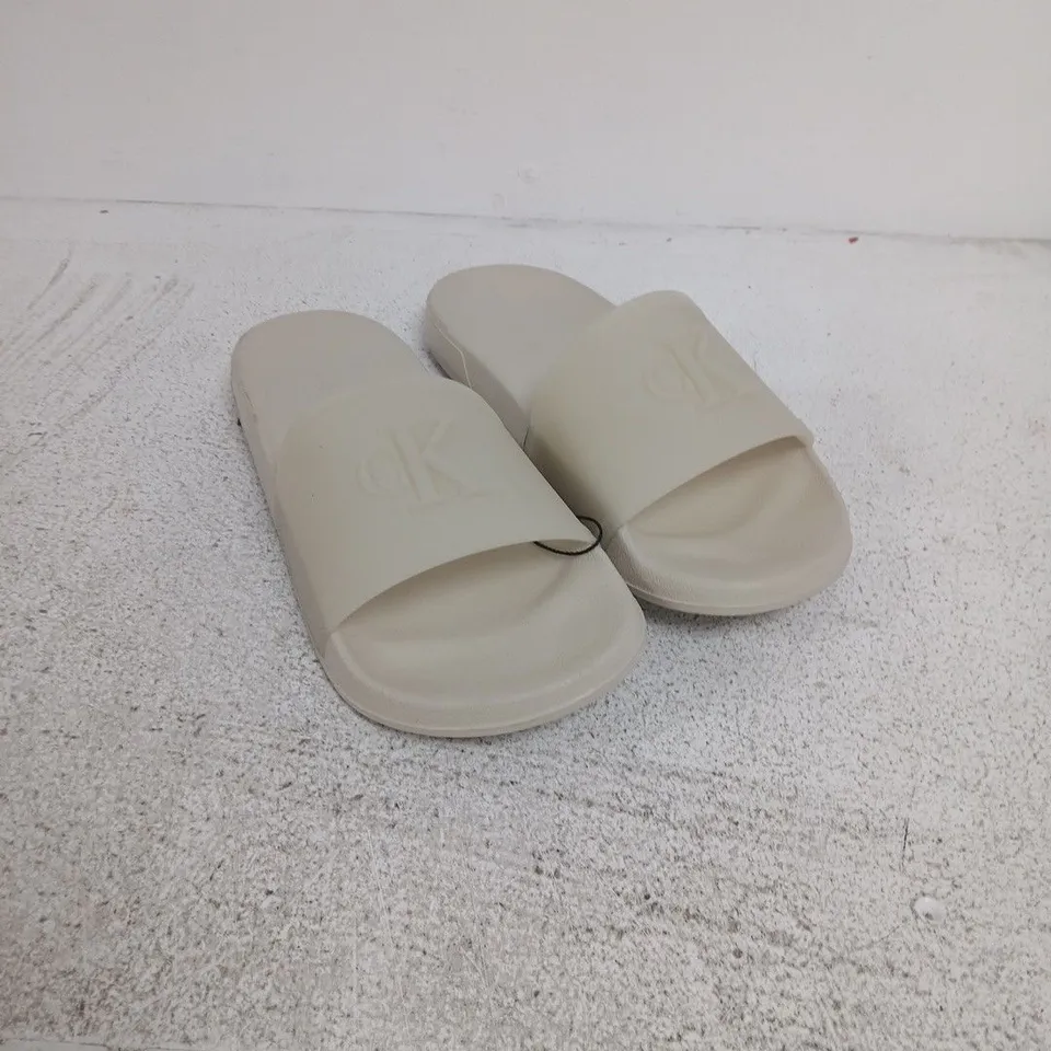 CALVIN KLEIN SLIDES SANDALS – BEIGE/CREME - SIZE 4