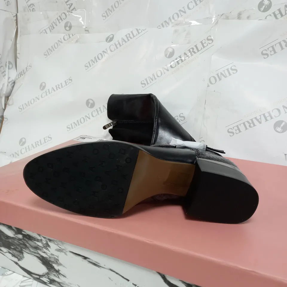 BOXED PAIR OF MODA IN PELLE TAMARRA KNEE BOOTS IN BLACK UK SIZE 7