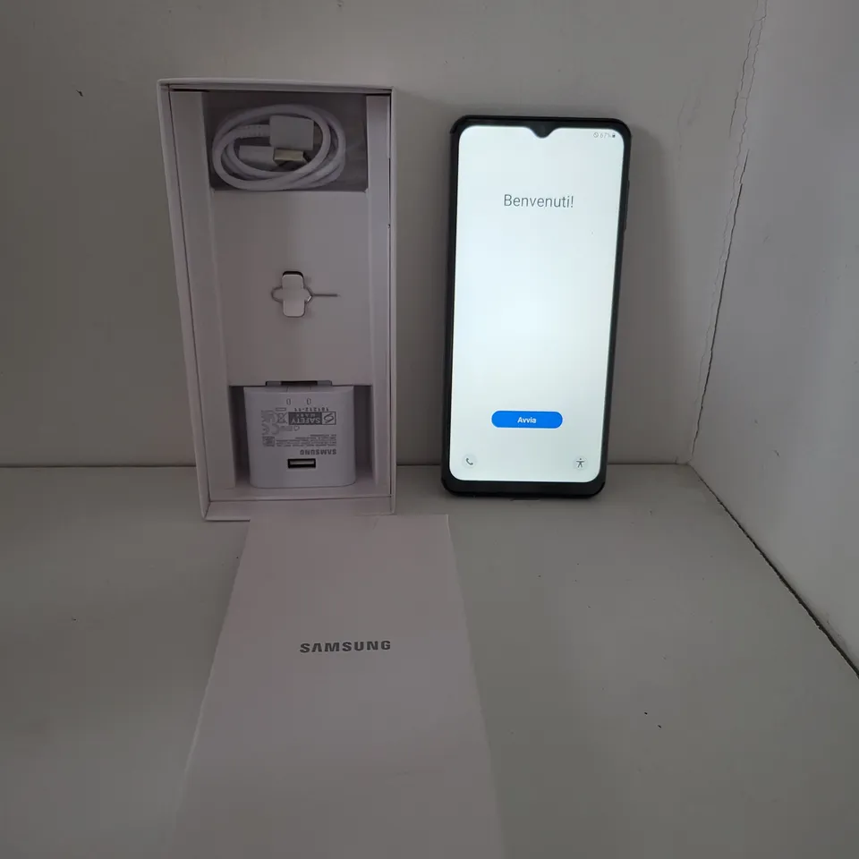 BOXED SAMSUNG GALAXY A32 5G 64GB ANDROID SMART PHONE - AWESOME BLACK