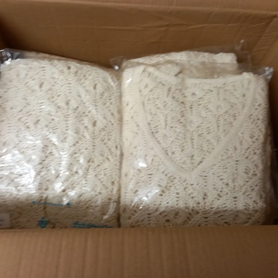 LOT OF APPROXIMATELY 20 CROCHET PULL V-NECK JUMPERS - SIZE UNSPECIFIED