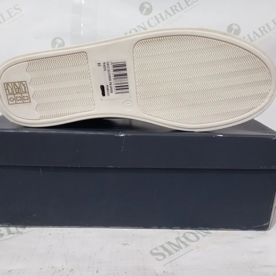 BOXED PAIR OF CREW CLOTHING COMPANY LEATHER TRAINERS IN WHITE EU SIZE 40