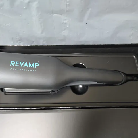 BOXED REVAMP PROGLOSS 2-N-1 BEACH & VOLUME CERAMIC WAVER WV-3000-EU