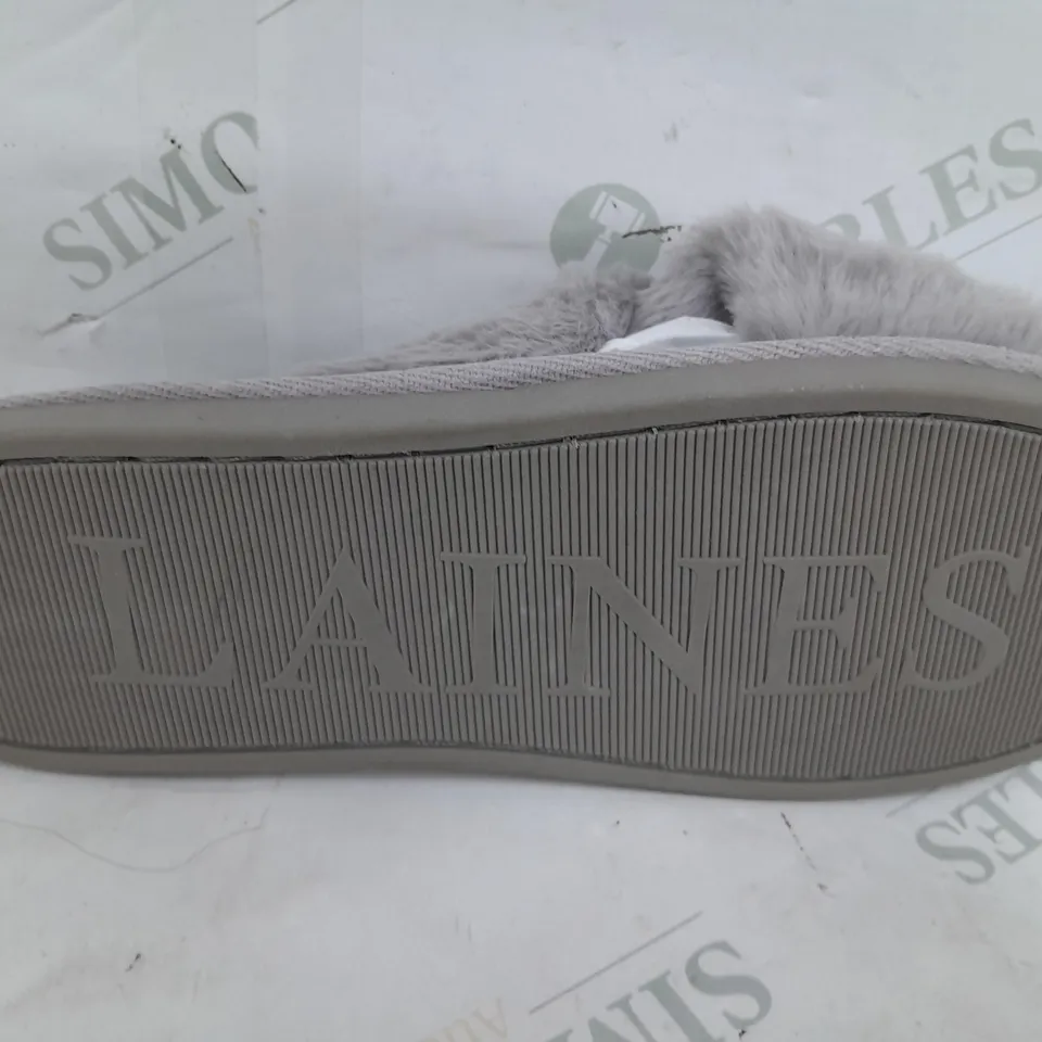 LAINES LONDON ANIMAL DESIGN SLIP ON COMFORT SLIDES IN GREY - LARGE