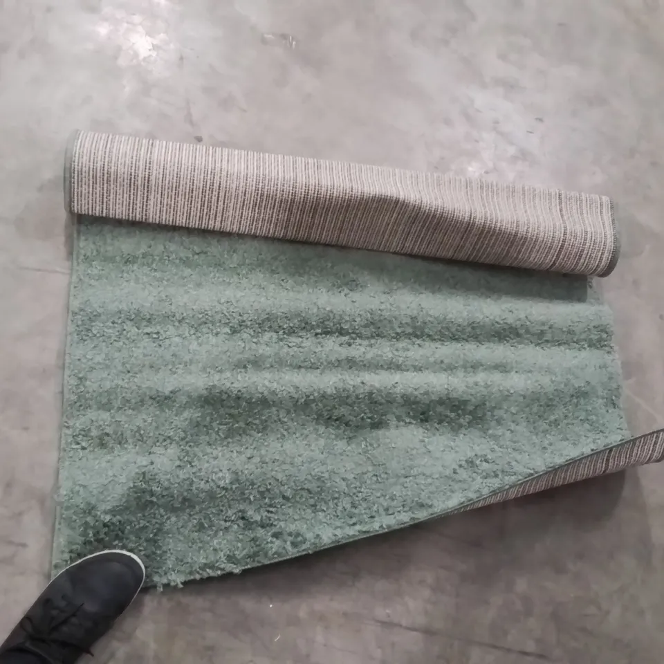 LUSH SHAGGY CARPET IN GREEN 180X120CM 