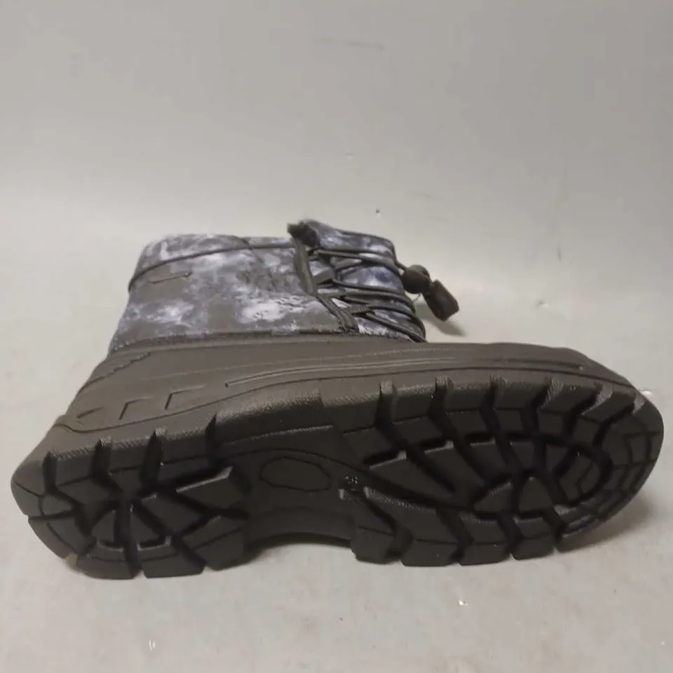 MOUNTAIN WAREHOUSE SNOW FLEECE BOOTS - SIZE 3 