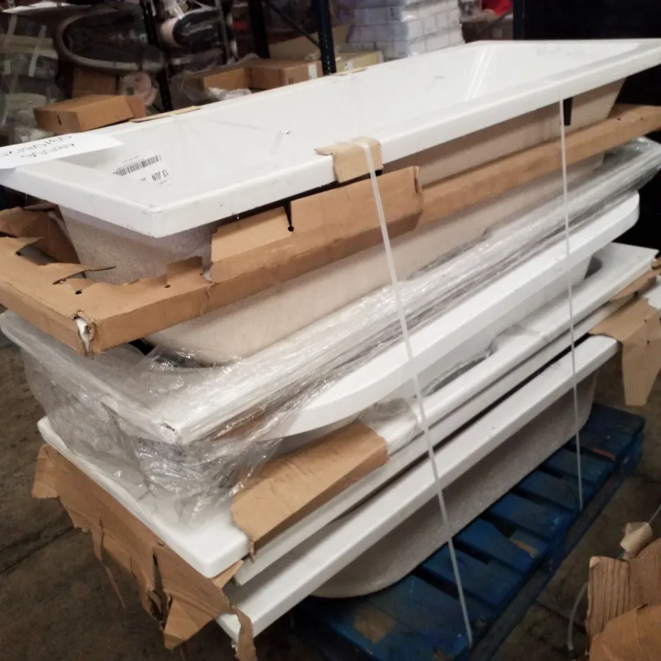 PALLET CONTAINING 7 ASSORTED BATHTUBS