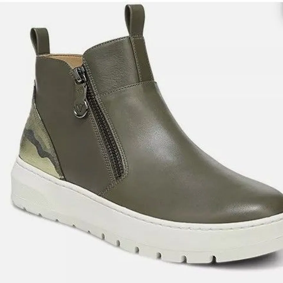 VIONIC BRINKELY HI TOP TRAINERS KHAKI SIZE 8