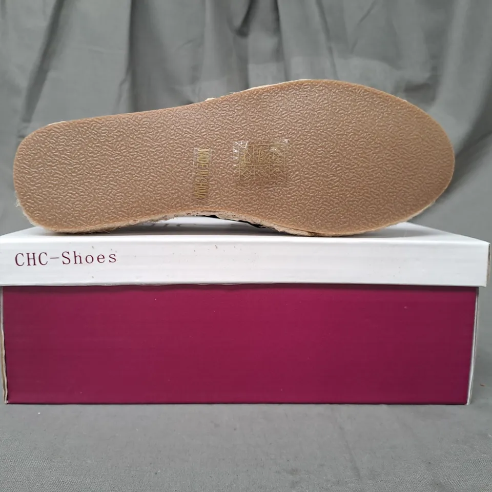 BOX OF APPROXIMATELY 10 PAIRS OF CHC-SHOES SLIP ON LOW WEDGE SHOES IN BLACK IN VARIOUS SIZES
