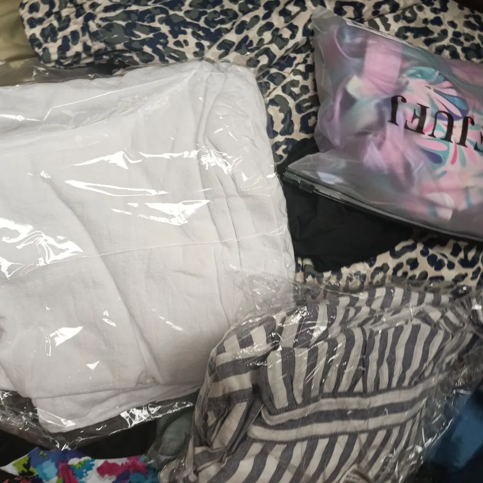 APPROXIMATELY 20 ASSORTED CLOTHING AND FASHION PRODUCTS IN VARIOUS STYLES AND SIZES - COLLECTION ONLY
