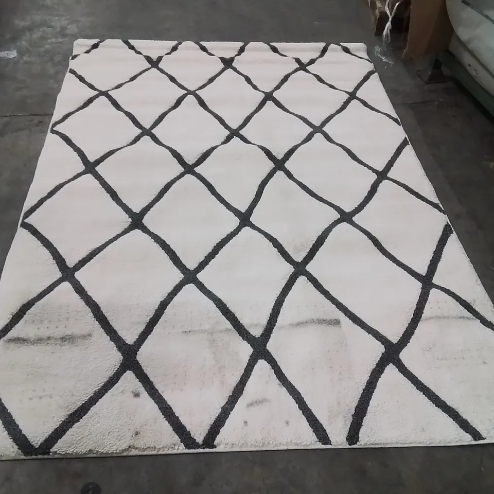 QUALITY DESIGNER AREA RUG - APPROXIMATELY 240X160CM