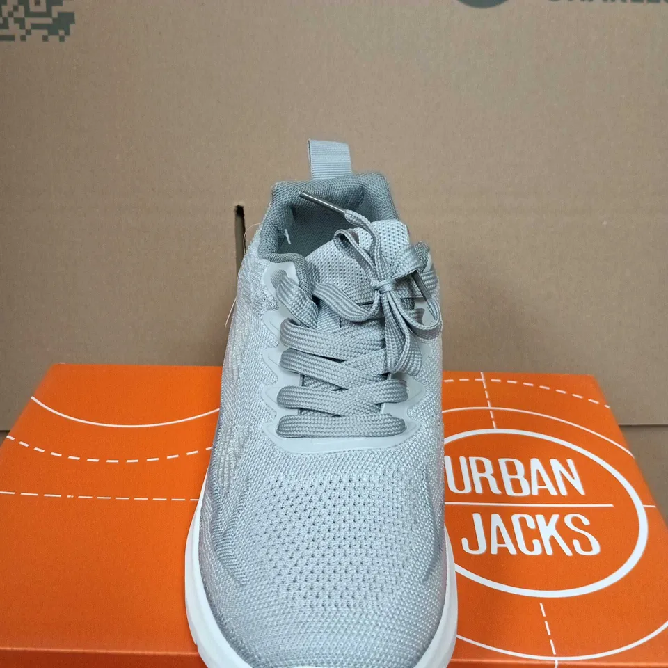 BOXED PIR OF URBAN JACKS JAVELIN GREY SNEAKERS – UK 6