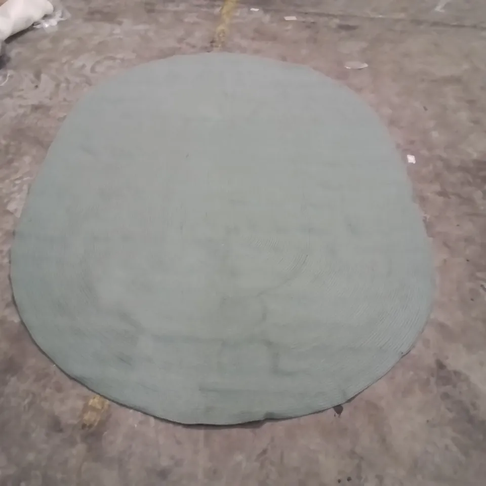 QUALITY DESIGNER AREA RUG - APPROXIMATELY 284X195