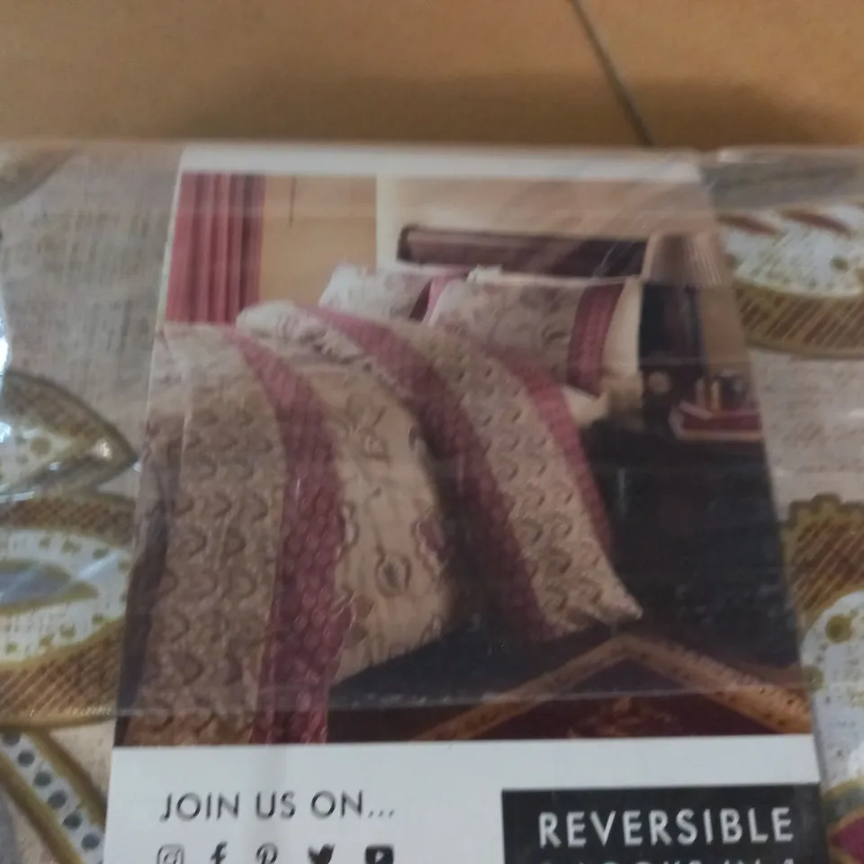 CATHERINE LANSFIELD DOUBLE DUVET SET