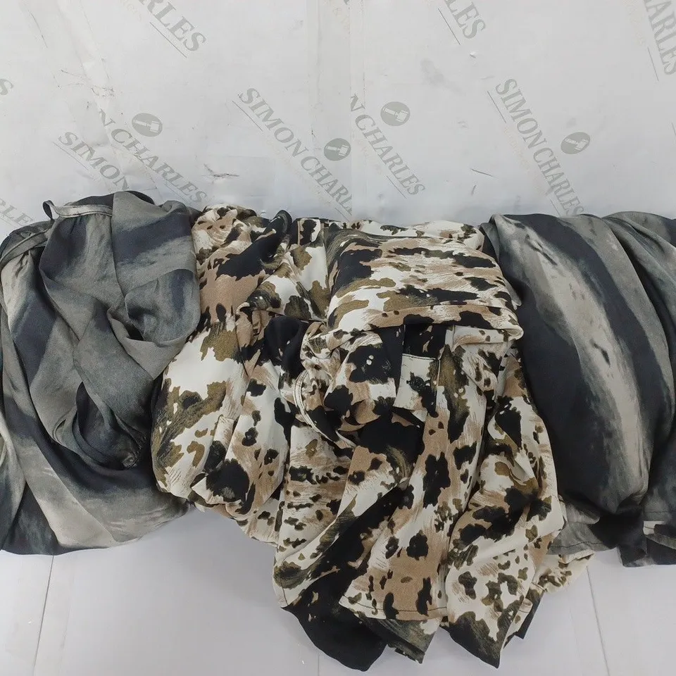 4 FRANK USHER SHIRTS IN ASSORTED STYLES TO INCLUDE SIZES S/M, L/XL 