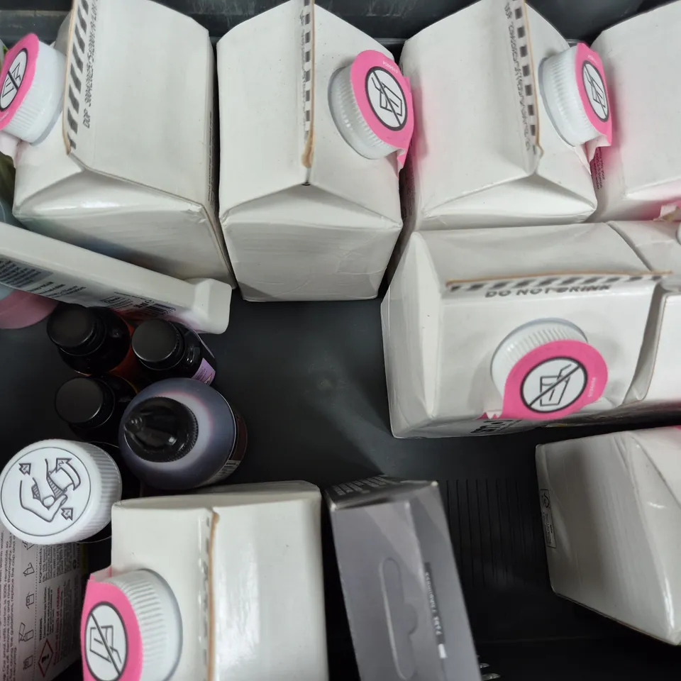 APPROXIMATELY 10 ASSORTED HOUSEHOLD ITEMS TO INCLUDE WASHING UP LIQUID, FABRIC CONDITIONER, STAIN GEL, ETC - COLLECTION ONLY
