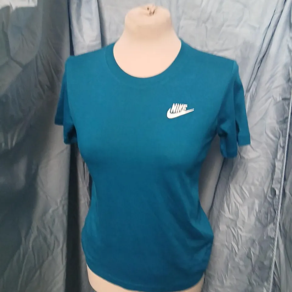 NIKE THE NIKE TEE – TEAL YOUTH T‑SHIRT, SIZE M (137-147 CM) – MADE IN TURKEY