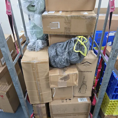 CAGE OF APPROXIMATELY 10 ASSORTED HOUSEHOLD ITEMS TO INCLUDE - GARDEN LIGHTING, 3.5L SLOW COOKER, AND GARDEN SPRAYER ETC. - COLLECTION ONLY