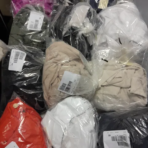 APPROXIMATELY 12 ITEMS OF ASSORTED CLOTHING IN VARYING SIZES, STYLES AND COLOURS