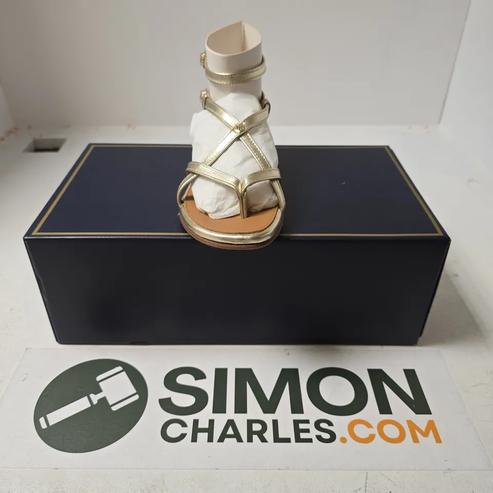 BOXED PAIR OF FAIRFAX & FAVOR WOMENS BRANCASTER SANDALS IN GOLD LEATHER - UK 4