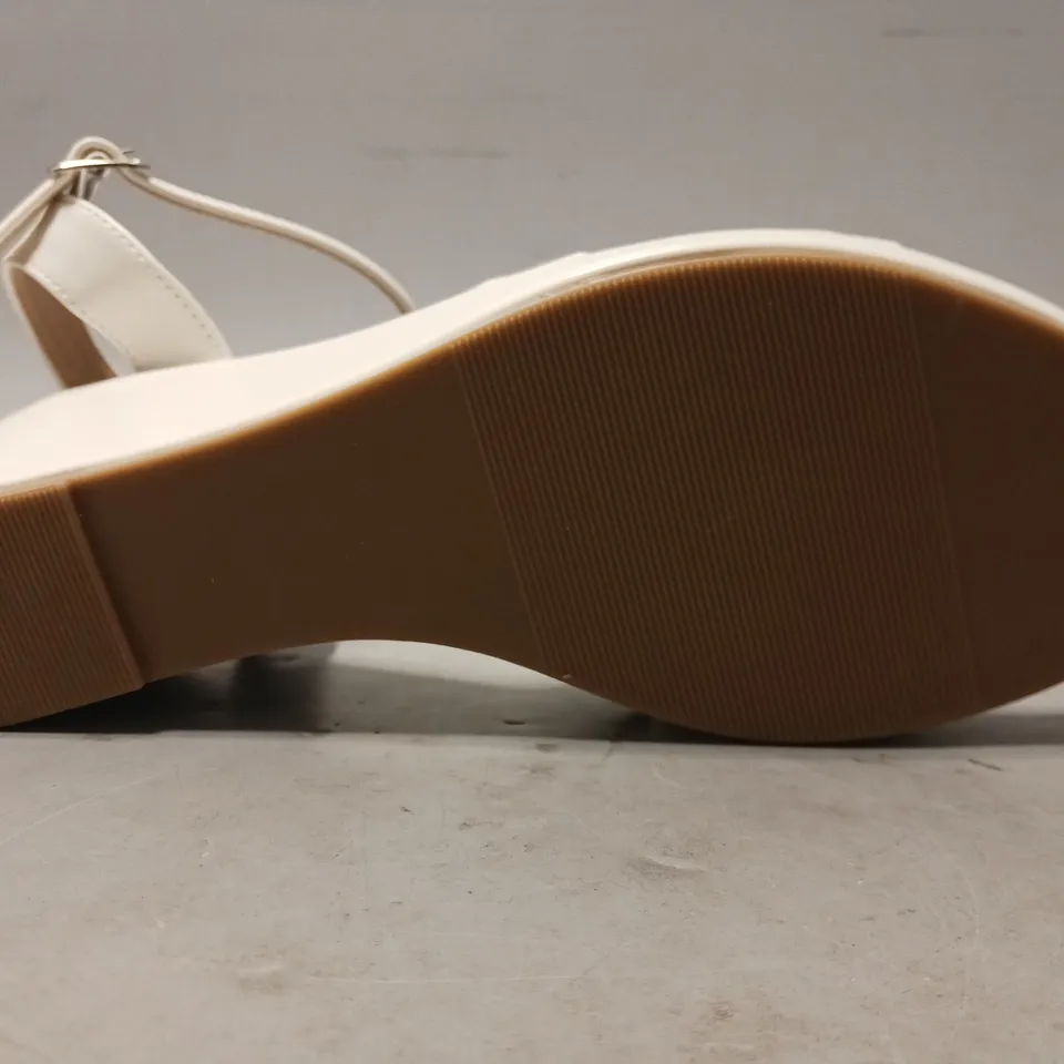 BOXED PAIR OF DESIGNER OPEN WEDGE SANDALS IN WHITE EU SIZE 40