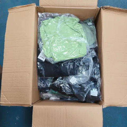 BOX OF APPROXIMATELY 30 ASSORTED CLOTHING ITEMS TO INCLUDE: TAMSY COAT
