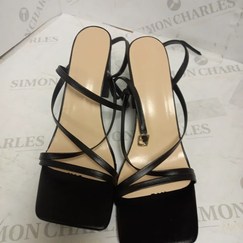BLOCK HEEL SQUARE TOE STRAPPY SANDALS BLACK EU 42
