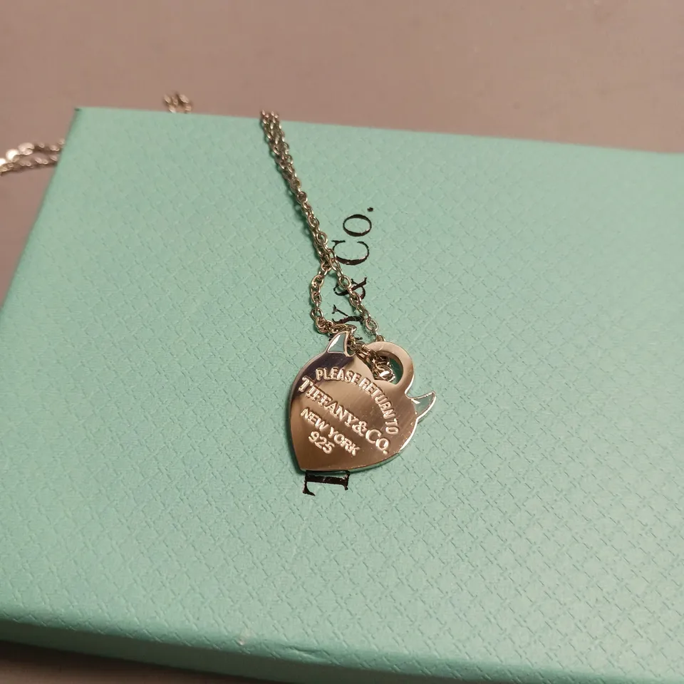 TIFFANY&CO NECKLACE IN SILVER HEART DESIGN INCLUDES BOX, POUCH, POLISHING CLOTH AND GIFT BAG