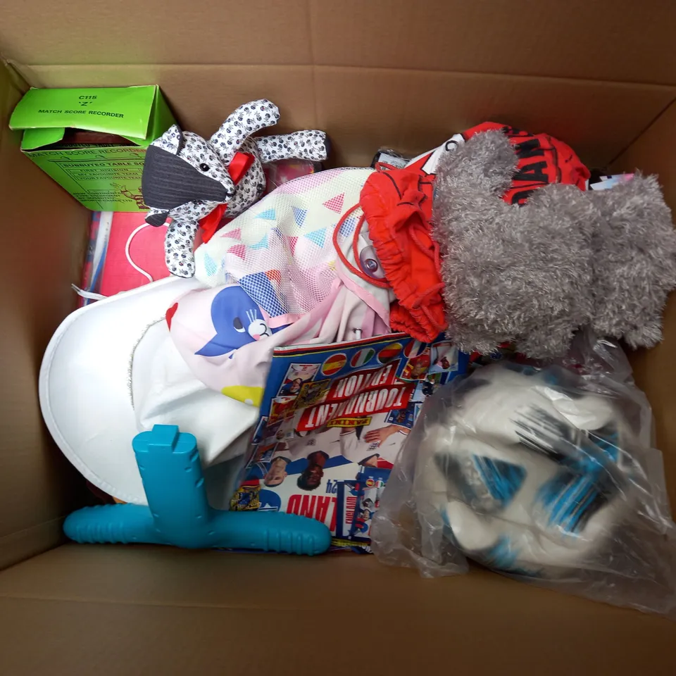 LARGE QAUNTIITY OF ASSORTED TOYS AND GAMES TO INCLUDE TEDDIES, COLLECTABLE STICKERS AND FOOTBALLS