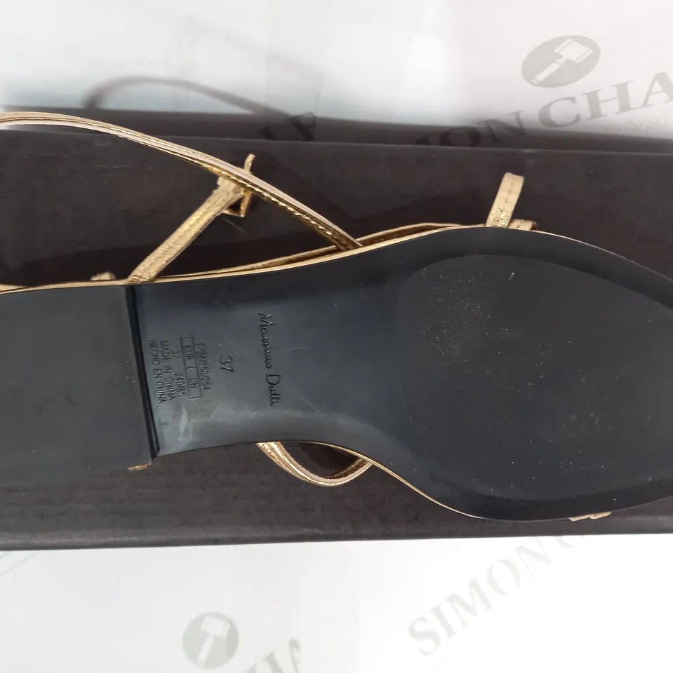 BOXED PAIR OF MASSIMO DUTTI OPEN TOE STRAPPY FLAT SANDALS IN METALLIC GOLD EU SIZE 37