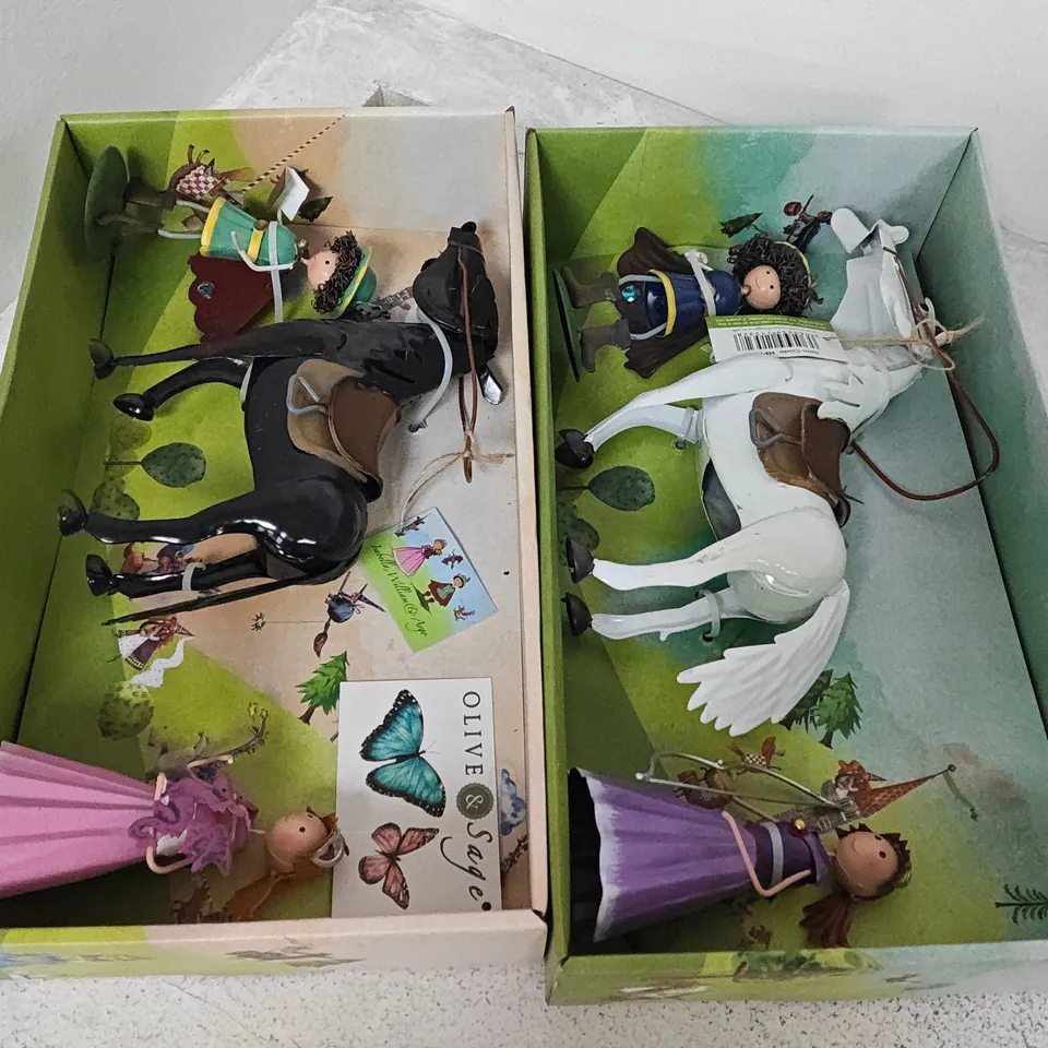 LOT OF ASSORTED GIFT ITEMS TO INCLUDE OLIVE & SAGE FIGURINES, HORSE SETS AND GNOMETTE POT HANGERS