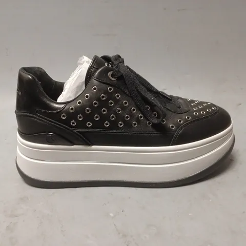 BOXED PAIR OF MICHAEL KORS HAYES LACE UP TRAINERS - UK SIZE UNSPECIFIED