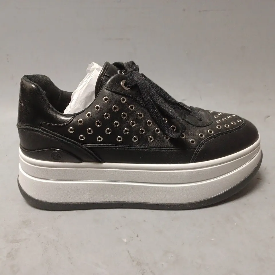 BOXED PAIR OF MICHAEL KORS HAYES LACE UP TRAINERS - UK SIZE UNSPECIFIED