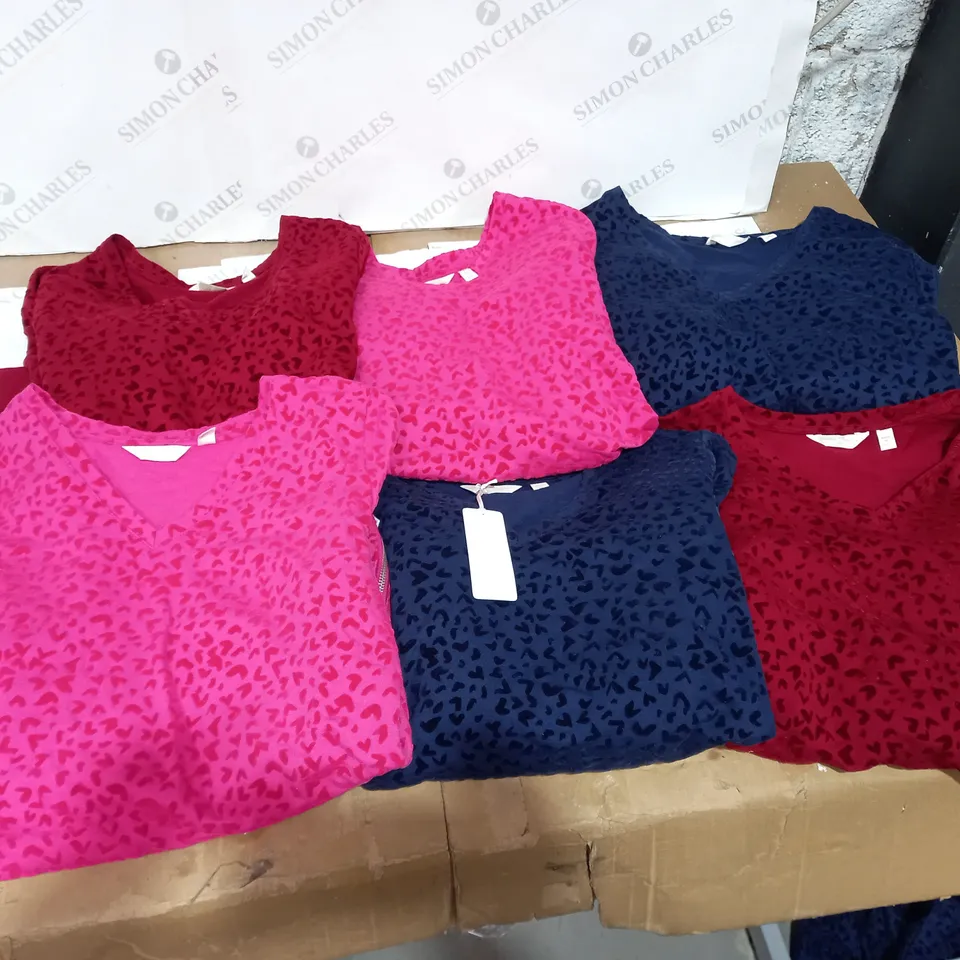 13 ASSORTED DANII MINOGUE JUMPERS 