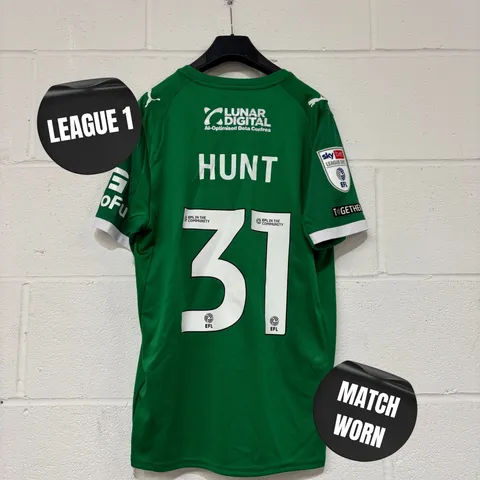 STOCKPORT COUNTY F.C LEAGUE ONE MATCH WORN THIRD KIT IN GREEN - UK M / JACK HUNT #31