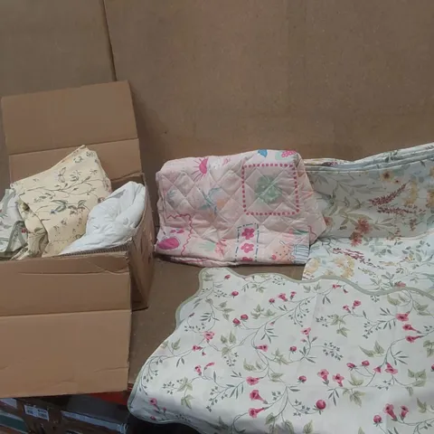 BOX CONTAINING A VERY LARGE QUANTITY OF ASSORTED BEDDING INCLUDING: DUVET, DUVET COVERS ECT