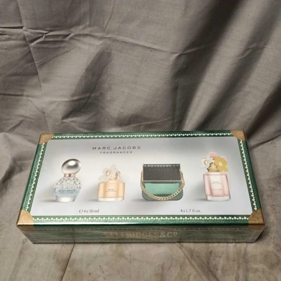 MARC JACOBS FRAGRANCES GIFT SET – 4 X 50 ML (DAISY DREAM, DAISY, DECADENCE HANDBAG BOTTLE, DAISY EAU SO FRESH) SEALED