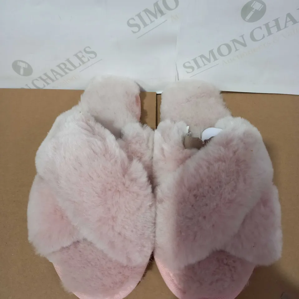 PAIR OF EMU AUSTRALIA MAYBERRY FROST SLIPPERS (PINK), SIZE 6 UK