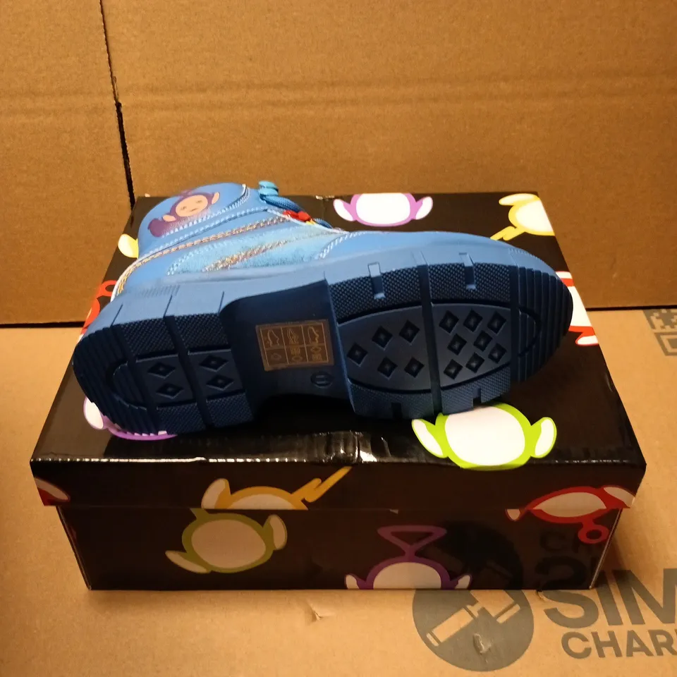 BOXED PAIR OF KOI HOME HILL TELETUBBIES KIDZ BOOTS IN BLUE - UK KIDS SIZE 11